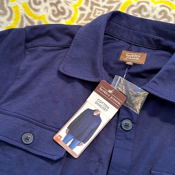 NEW NWT - blue button up Shacket / shirt jacket with side pockets and collar. - Picture 7 of 9